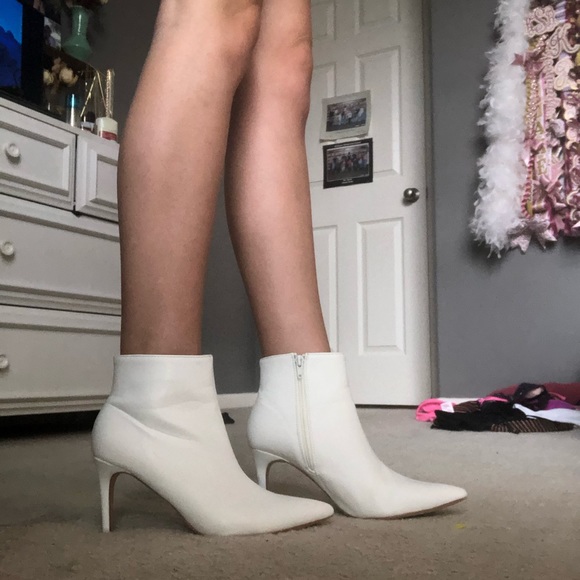 White pointed booties - Picture 8 of 8